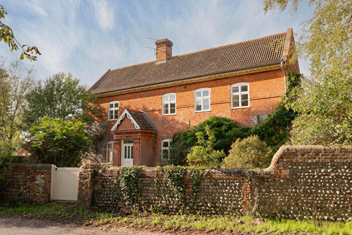 5 Bedroom Detached House For Sale In Banningham, Norfolk, NR11
