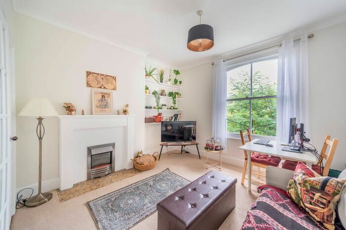 1 Bedroom Flat To Rent In Cambridge Gardens, North Kensington, London, W10