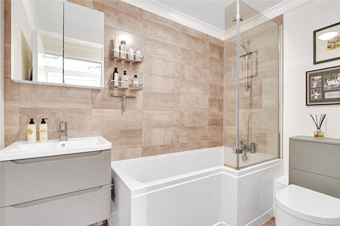 1 Bedroom Flat For Sale In Batson Street, London, W12