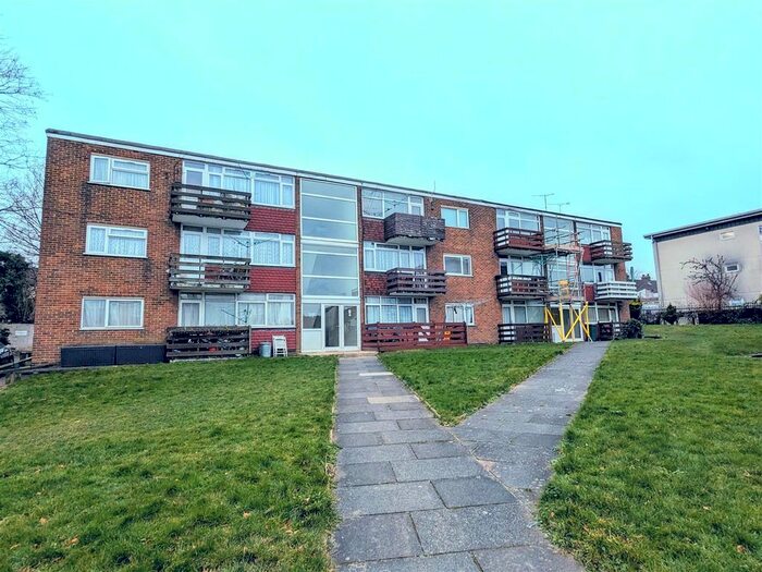 1 Bedroom Flat To Rent In Cypress Court, Frindsbury, ME2