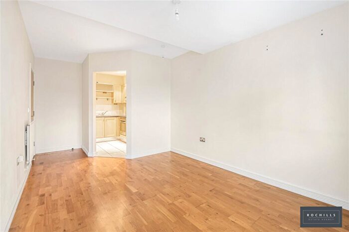 1 Bedroom Apartment For Sale In Strata Court, Bridge Street, Walton-on-Thames, Surrey, KT12