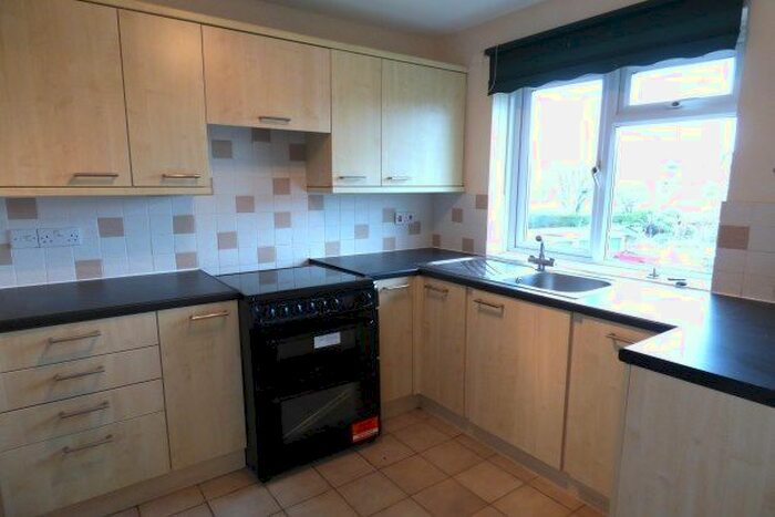 2 Bedroom Flat To Rent In Haseley Court, Taunton, TA1