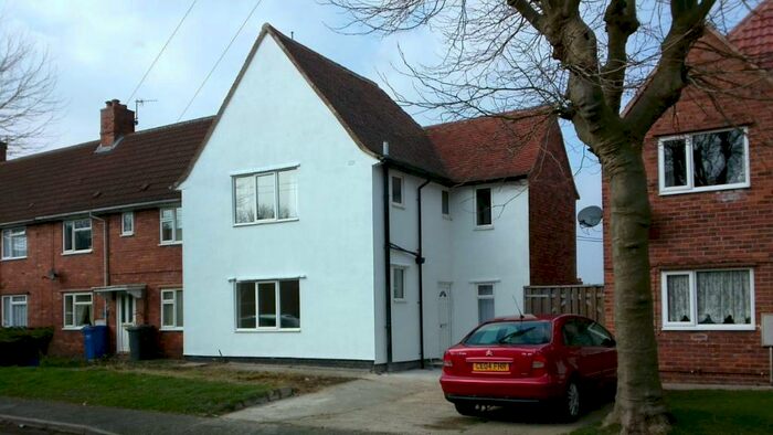 3 Bedroom Semi-Detached House To Rent In Hunloke Avenue, Chesterfield, S40