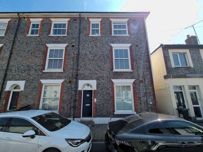 1 Bedroom Flat To Rent In Victoria Street, Gosport, PO12