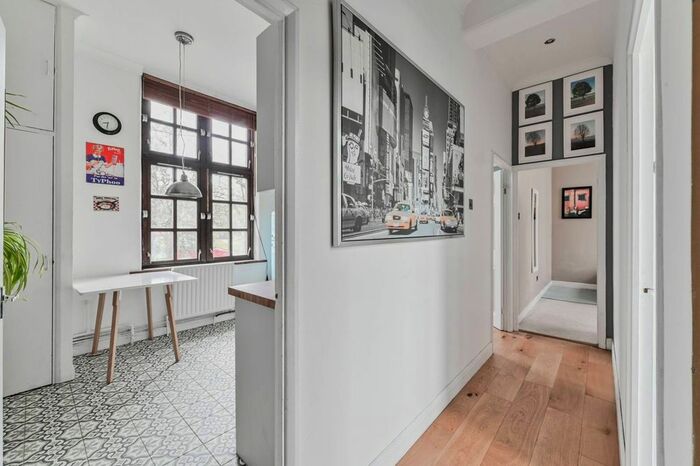 2 Bedroom Flat To Rent In Hood Lodge, Aldersbrook, London, E11