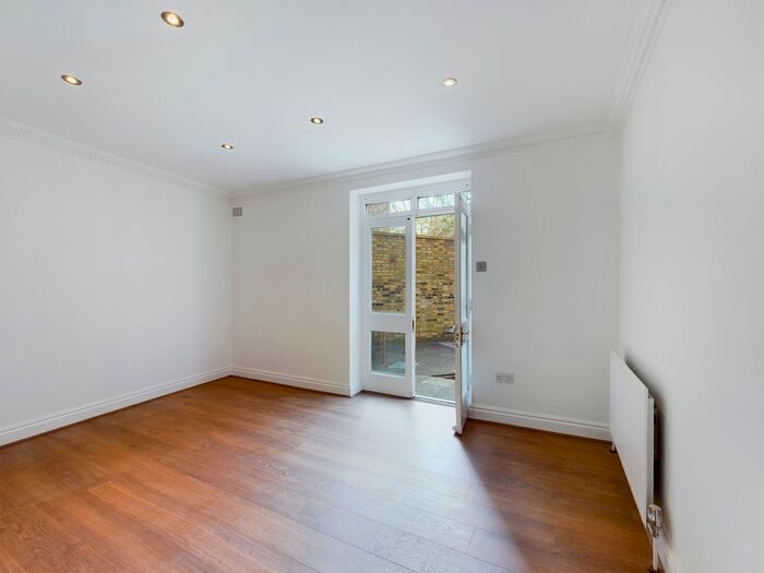 3 Bedroom Flat To Rent In Stepney Green, London, E1