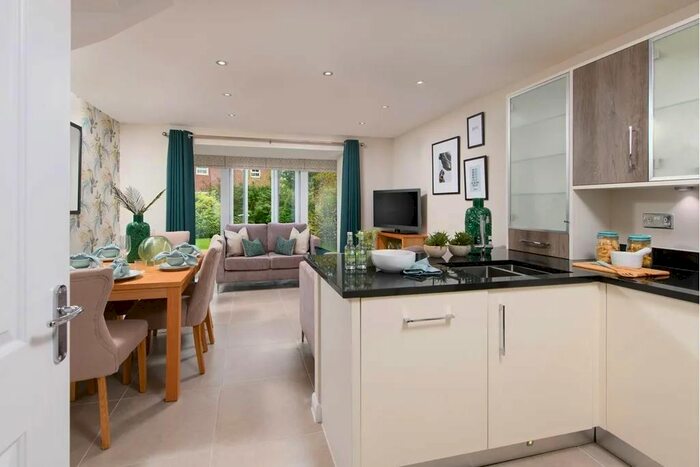 4 Bedroom Semi-Detached House To Rent In Lightning Close, Preston, PR4