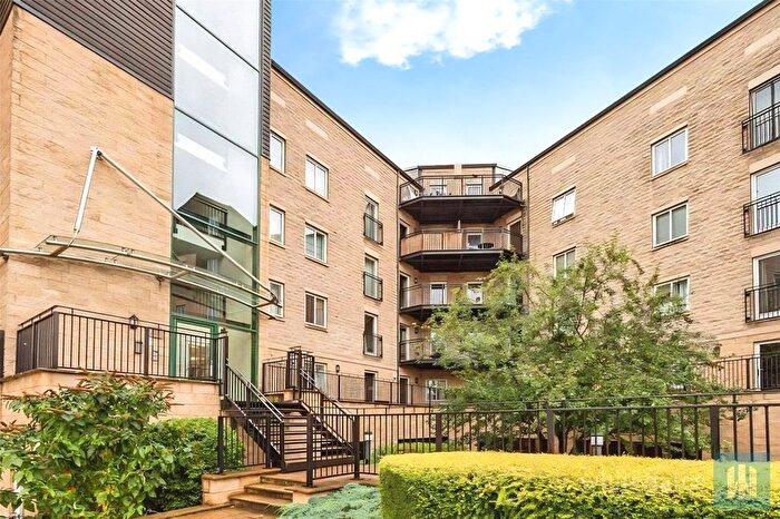 2 Bedroom Flat For Sale In Textile Street, Dewsbury, West Yorkshire, WF13