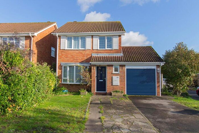 3 Bedroom Detached House To Rent In Grasmere Road, Farnborough, GU14