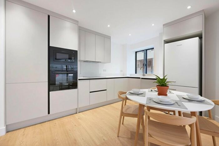 2 Bedroom Flat For Sale In Prince Regent Rd, Hounslow, TW3