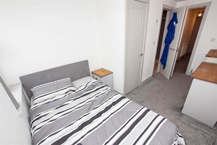 5 Bedroom House To Rent In Raddlebarn Road, Selly Oak, B29