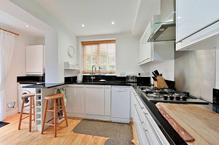 2 Bedroom Property To Rent In Dover House Road, Putney, London, SW15