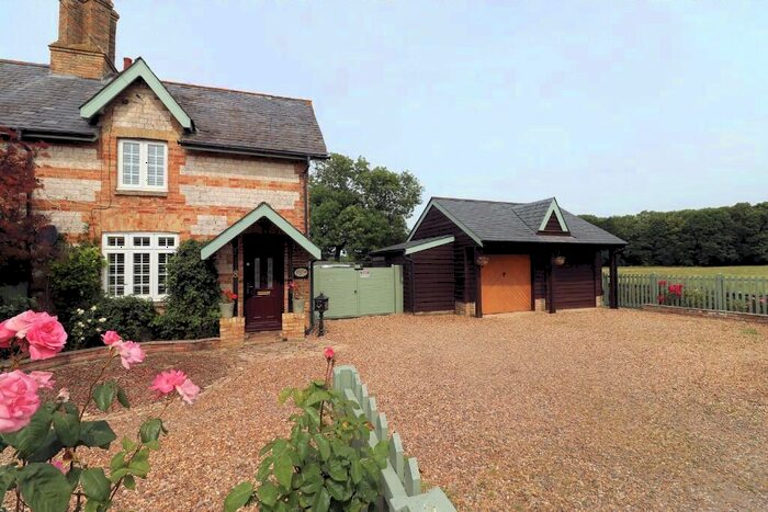 3 Bedroom Cottage For Sale In Hall Farm Cottages, Marham, PE33