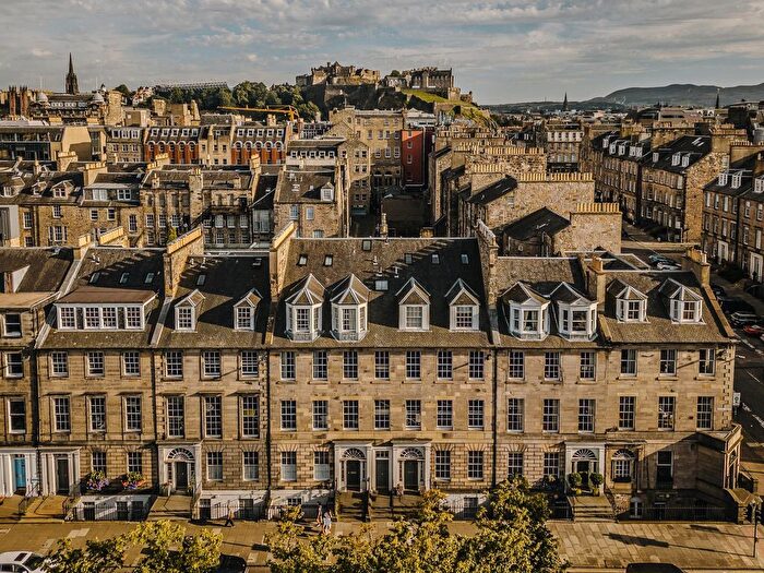 3 Bedroom Maisonette To Rent In Queen Street, Edinburgh, EH2