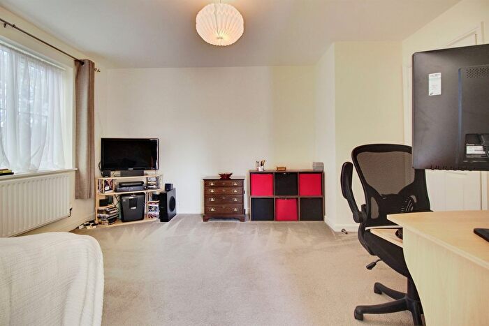 1 Bedroom Flat For Sale In Howlands, Welwyn Garden City, AL7