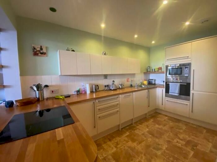 2 Bedroom Flat To Rent In Falcon Road, Morningside, Edinburgh, EH10