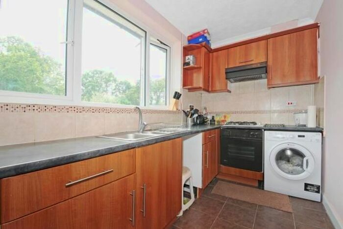 2 Bedroom Flat To Rent In Windsor Close, Northwood, HA6