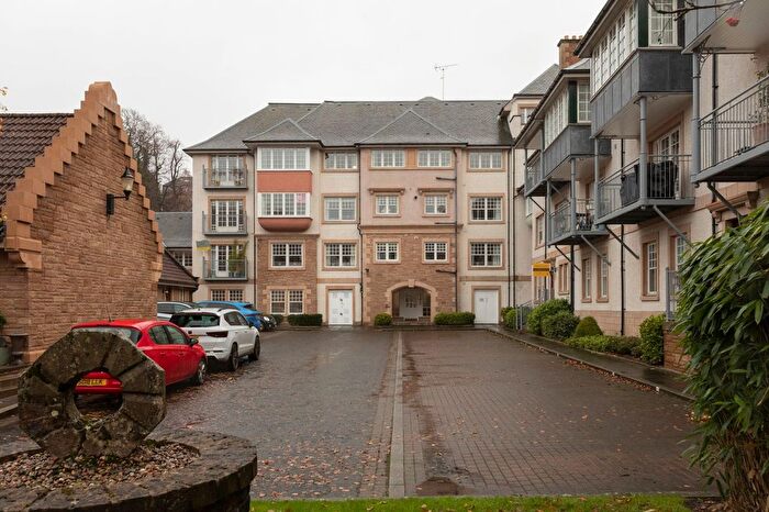 3 Bedroom Flat For Sale In West Mill Bank, Edinburgh, EH13