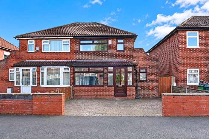 3 Bedroom Semi Detached House For Sale In Luke Road, Droylsden, M43