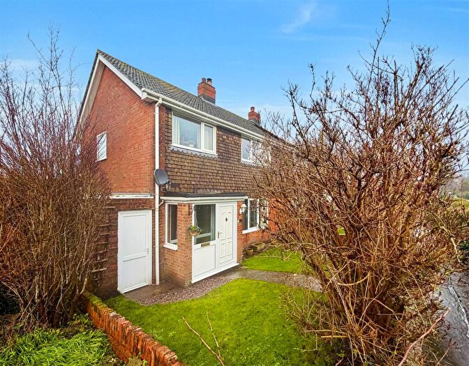 3 Bedroom Semi-Detached House For Sale In New Road, Chiseldon, Swindon, SN4