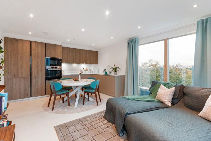 2 Bedroom Flat For Sale In Mortlake House, Chiswick, London, W4