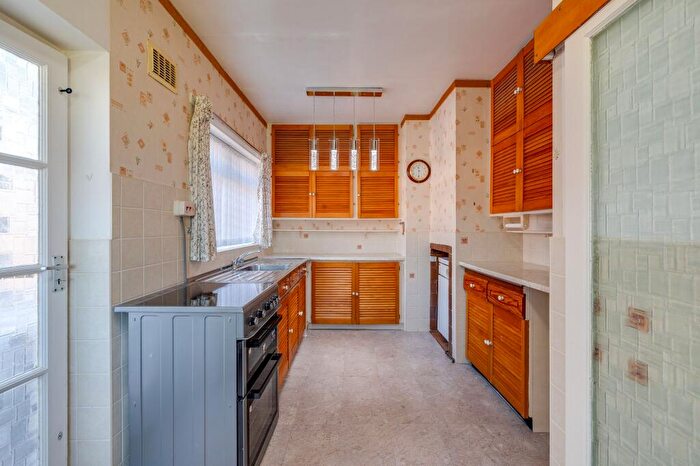 3 Bedroom Bungalow To Rent In St. Christophers Close, Upton, CH2