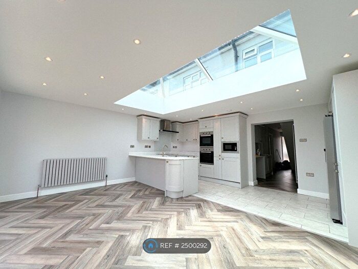 4 Bedroom Semi-Detached House To Rent In Herbert Road, Rainham, ME8