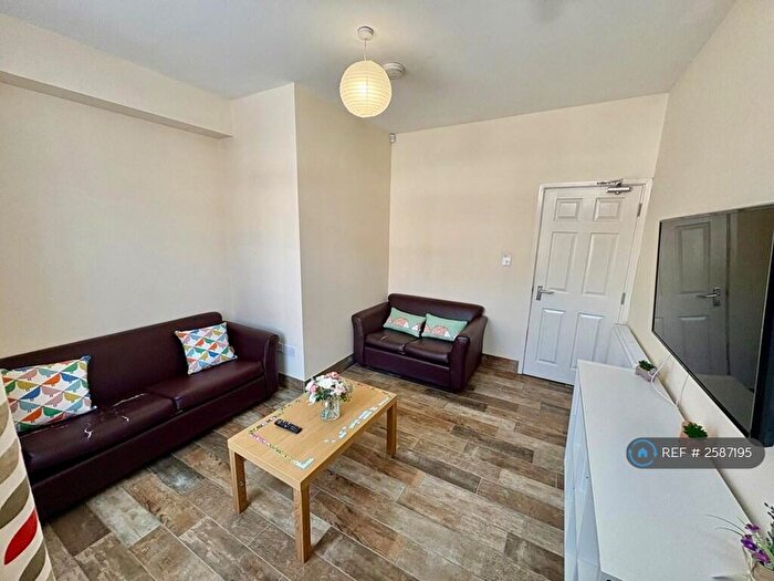 4 Bedroom Terraced House To Rent In Pomona St, Sheffield, S11