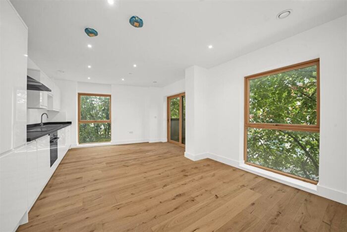 2 Bedroom Apartment To Rent In Kingsland Road, Shoreditch, E2