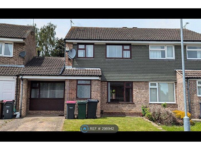 4 Bedroom Semi-Detached House To Rent In Lapwing Vale, Thorpe Hesley, Rotherham, S61