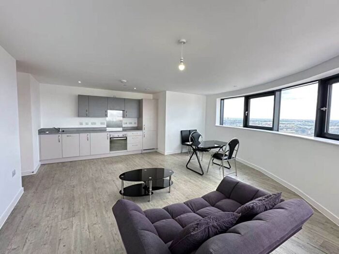 2 Bedroom Flat To Rent In Furness Quay, Salford, M50