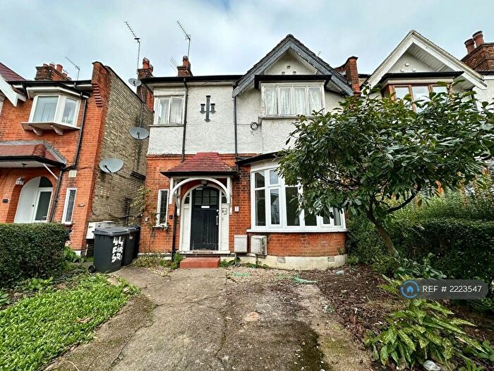 2 Bedroom Flat To Rent In Holdenhurst Avenue, London, N12