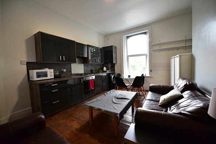 3 Bedroom Flat To Rent In Clarendon Road, University, Leeds, LS2