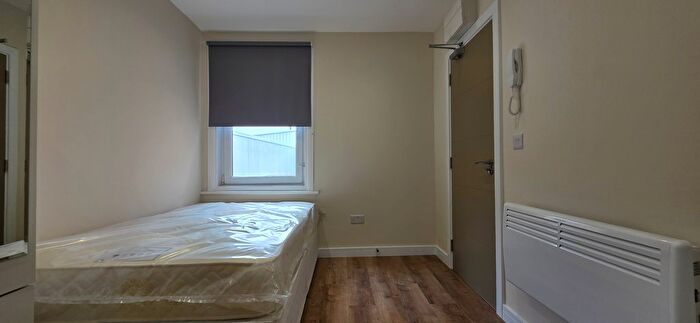Studio To Rent In Orchard Road, Sunbury-On-Thames, TW16