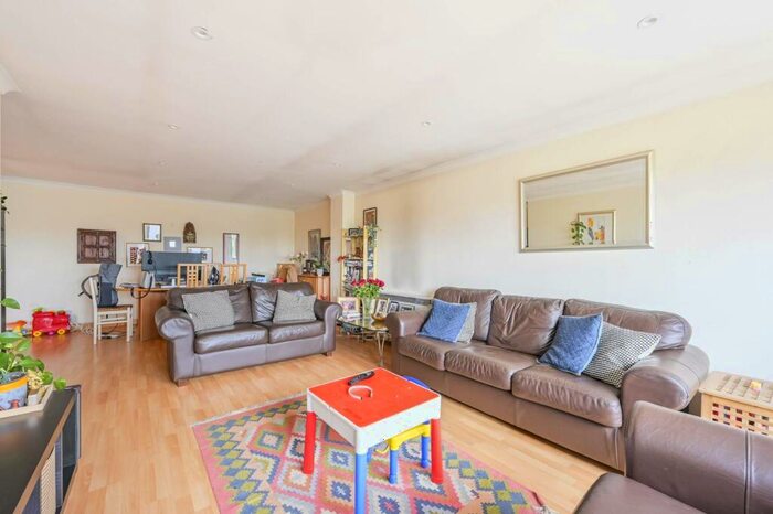 2 Bedroom Flat To Rent In Knighten Street, Wapping, London, E1W