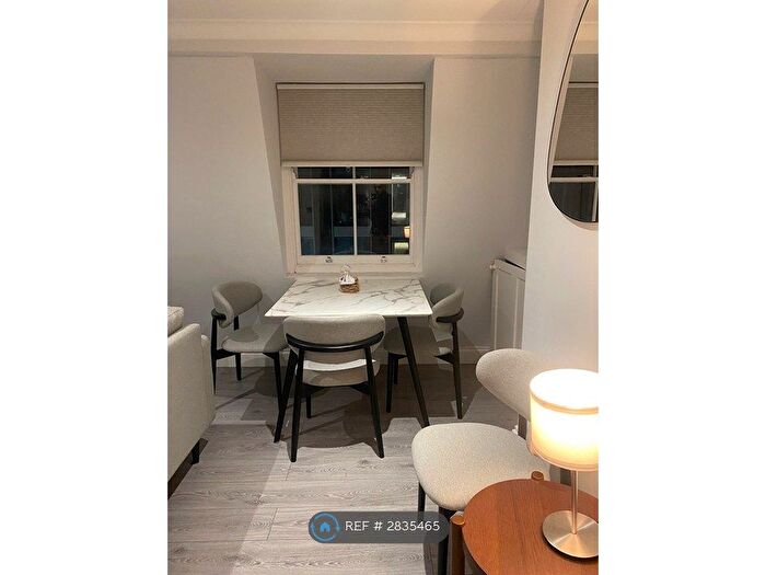 2 Bedroom Flat To Rent In Kensington Church Street, London, W8
