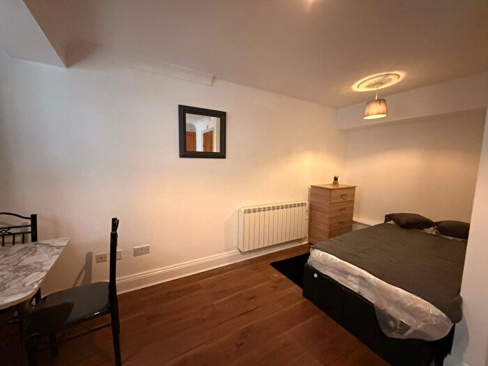 Studio To Rent In Holloway Road, London, N7