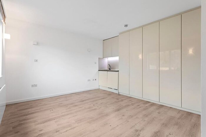 Flat To Rent In Fairfield Avenue, NW4