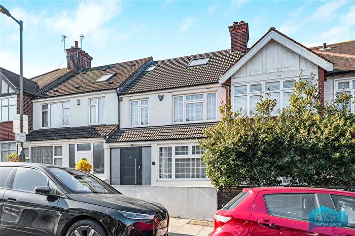 4 Bedroom Terraced House For Sale In Cornwall Avenue, London, N3