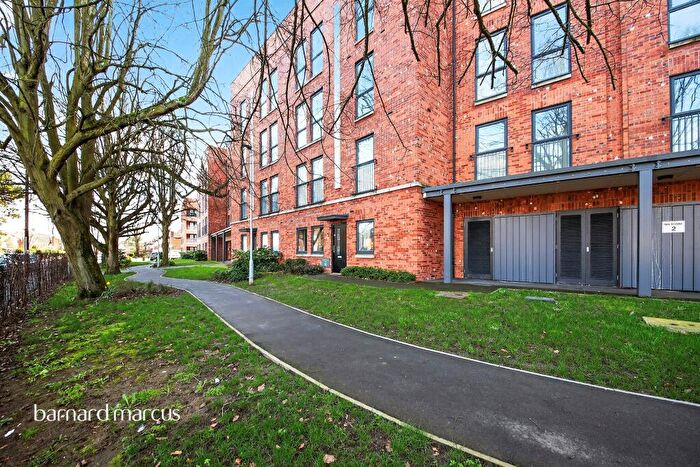 2 Bedroom Flat For Sale In Oakleigh Road North, London, N20