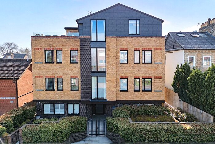 2 Bedroom Flat To Rent In Palmerston Road, Buckhurst Hill, Essex, IG9