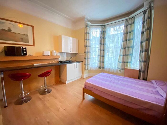 Studio To Rent In Broughton Road, London, W13