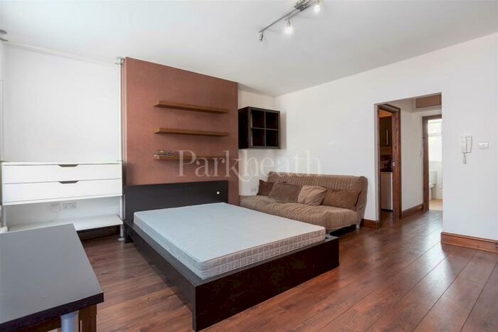 Flat To Rent In Malden Road, Kentish Town, NW5