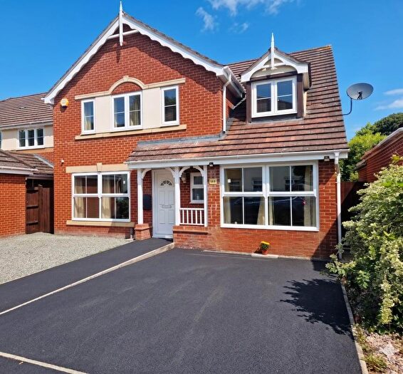 4 Bedroom Detached House For Sale In Hurworth Avenue, Slough, SL3