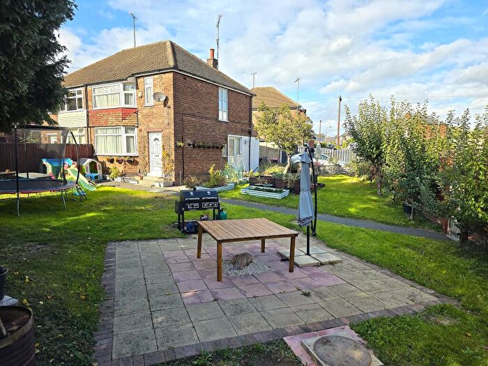 3 Bedroom Semi-Detached House For Sale In Retford Road, Handsworth, Sheffield, S13