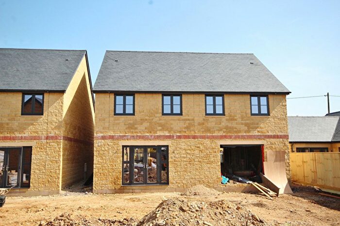 3 Bedroom Semi-detached House For Sale In A Black Bourton Road, Carterton, OX18