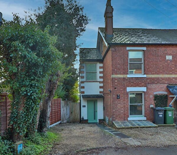 3 Bedroom Semi-Detached House To Rent In Beach Road, Stourport, DY13