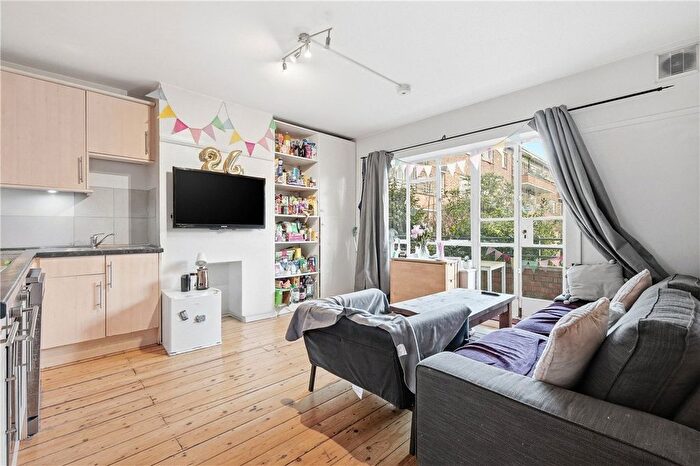 4 Bedroom Flat For Sale In Bolingbroke Grove, London, SW11