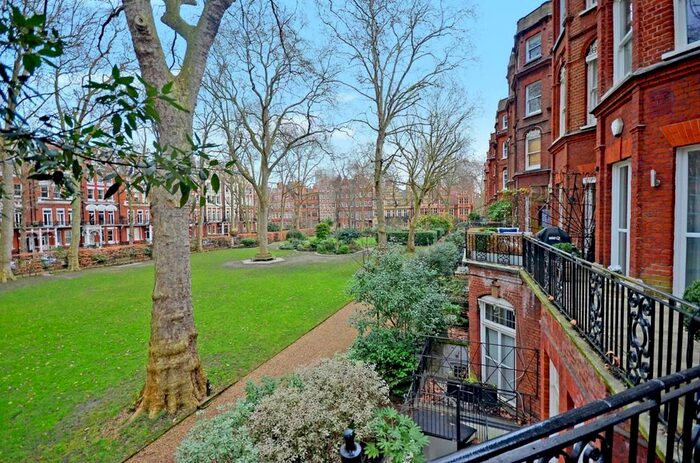 2 Bedroom Flat To Rent In Bramham Gardens, London, SW5