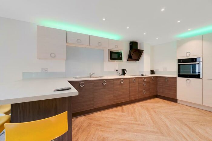 4 Bedroom Maisonette To Rent In Amity Place, Plymouth, Devon, PL4